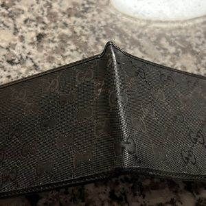 gucci wallet